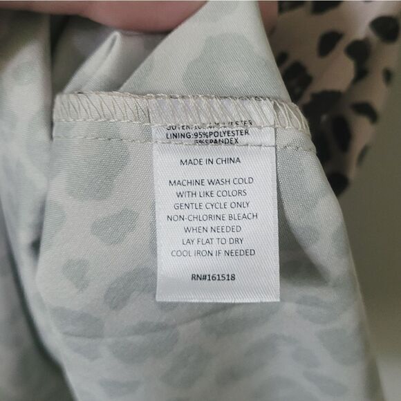 New Bailey's Blossoms Alredine Leopard Pinted Wrap Mommy & Me Dresses Sz S & 3T - Picture 10 of 12